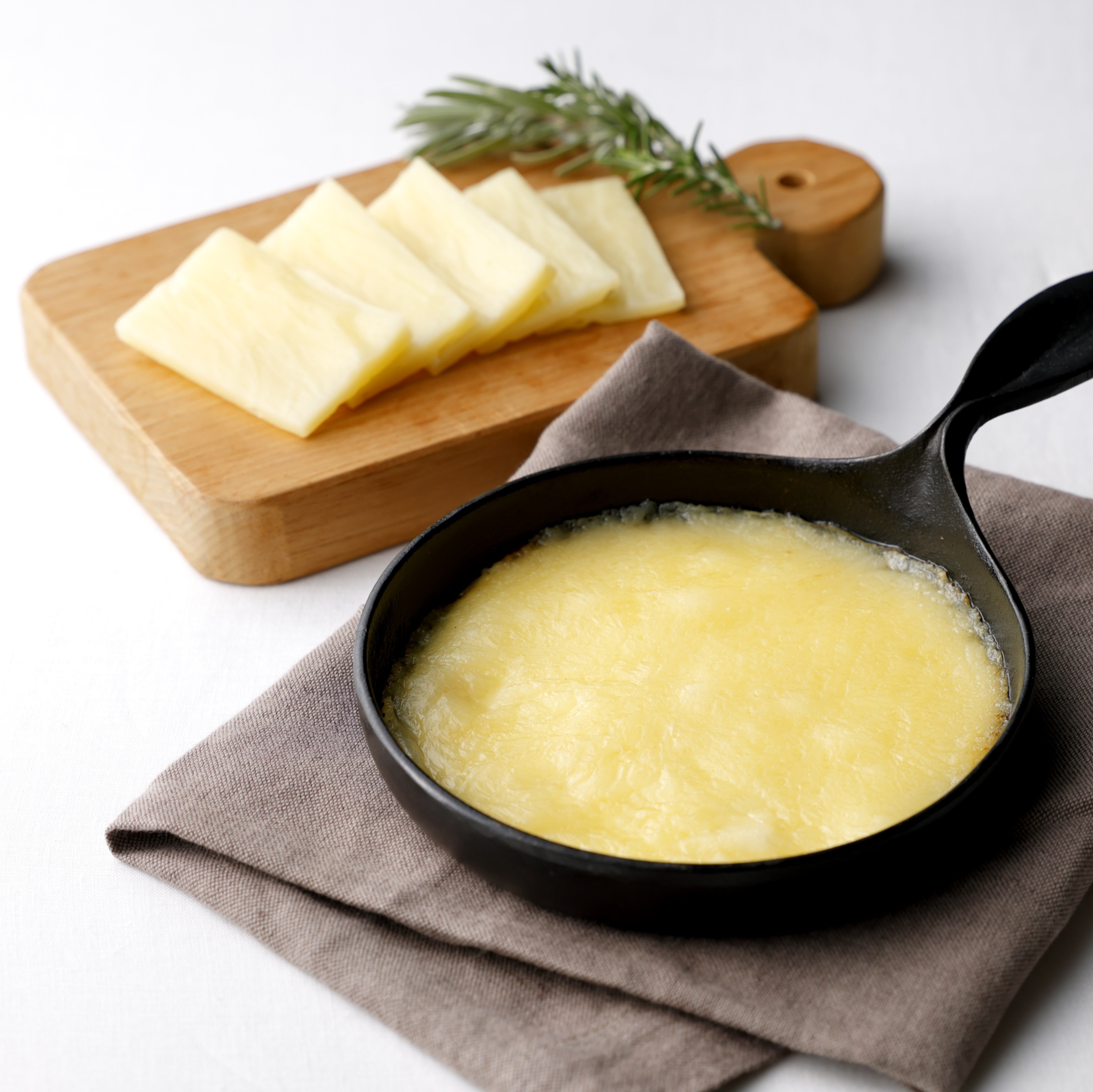 かねきち山本。レンチン| 近江牛チーズハンバーグ <冷凍限定商品>