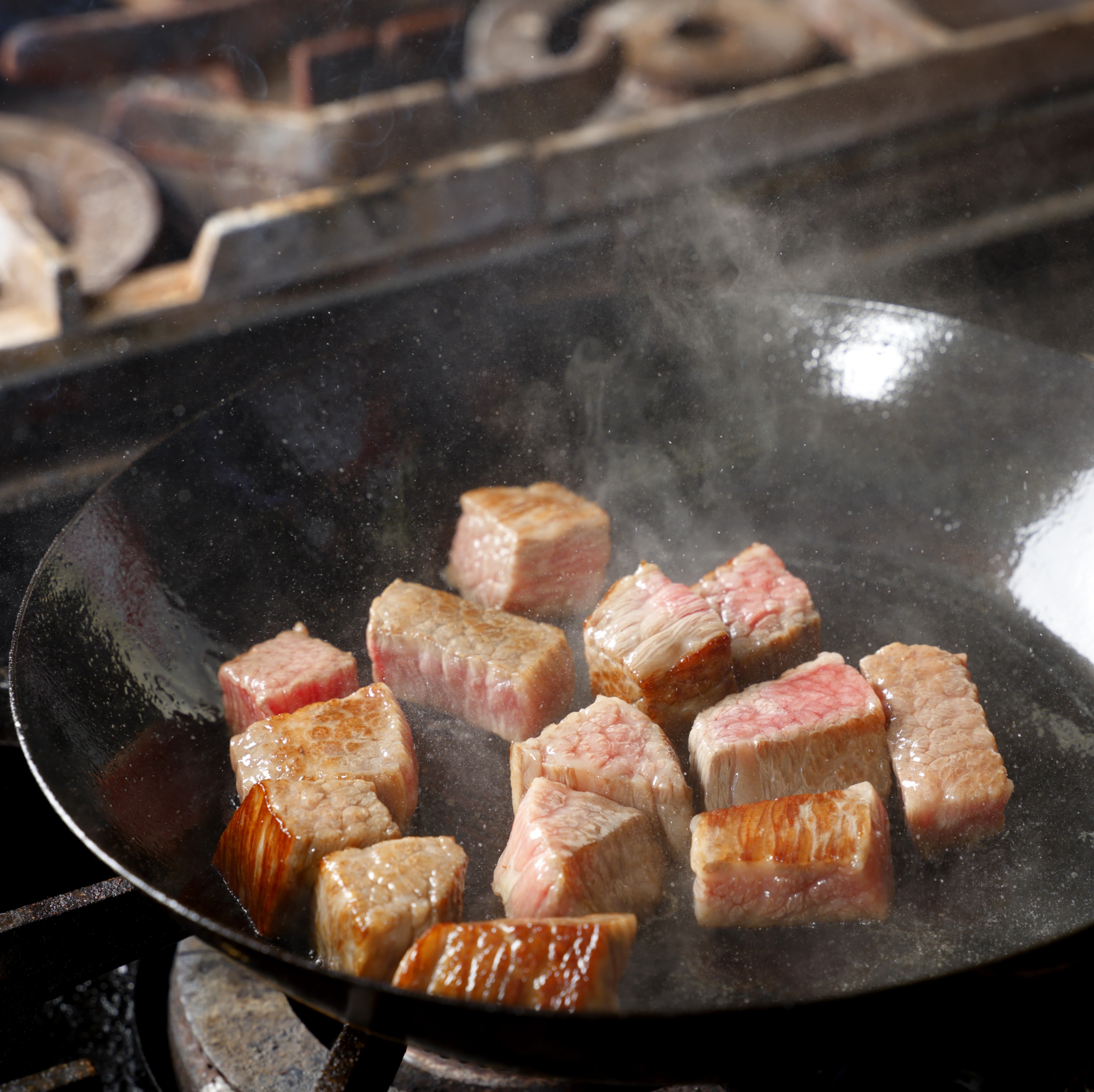 かねきち山本。レンチン | 近江牛ビーフカレー <冷凍限定商品>